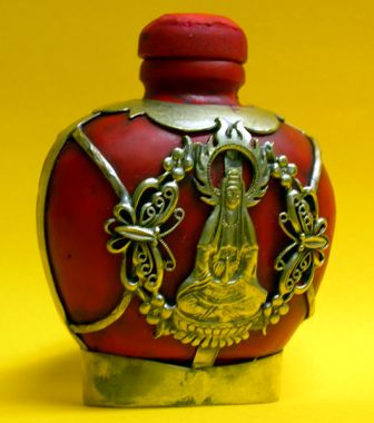 Tabati�re en jade rouge, sertie d'argent